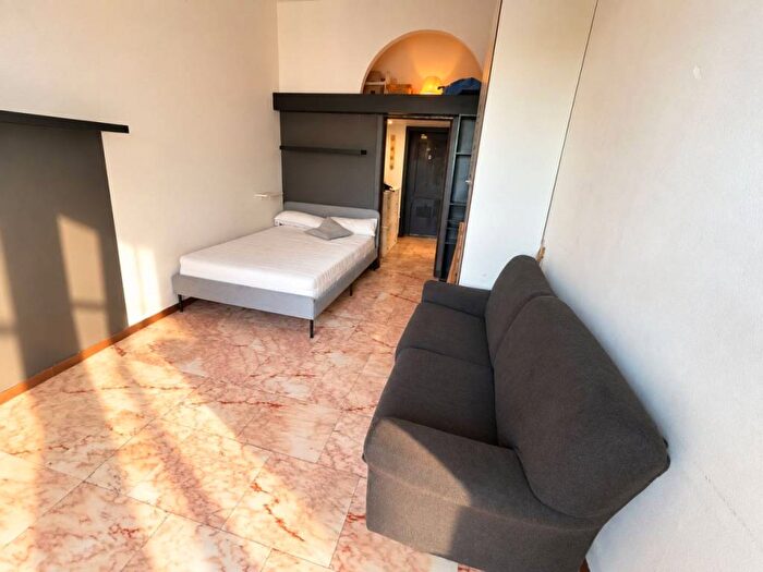 Appartamento trilocale in affitto in Viale Papiniano, Corso Genova, Milano