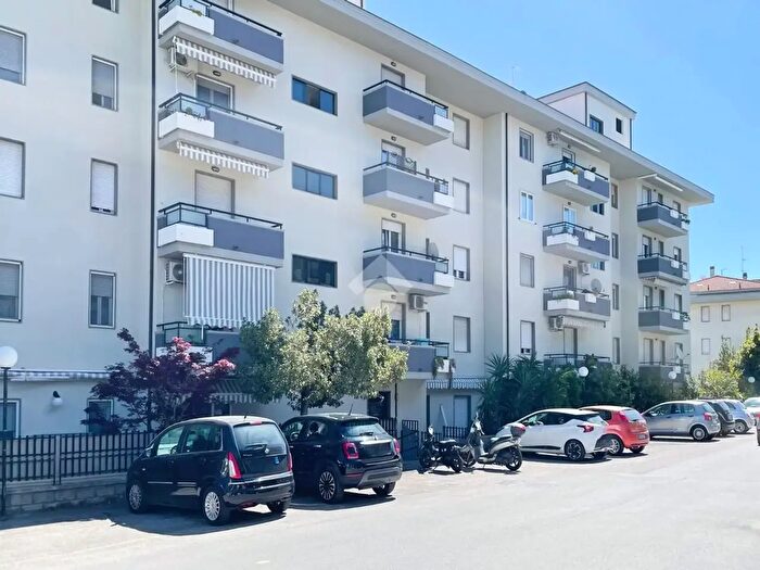 Appartamento quadrilocale in vendita in Via Giulio Cesare, Vasto