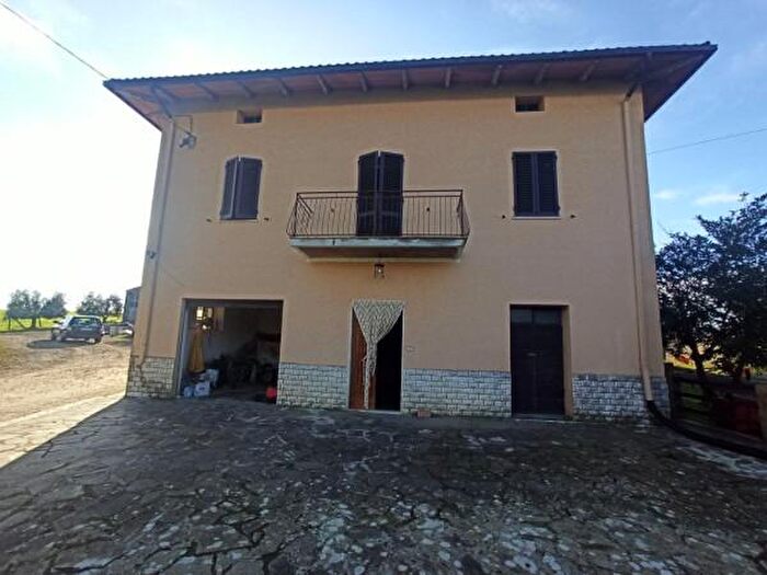 Casa con 6 locali in vendita in Via Roma, Castiglione Del Lago