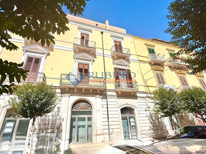 Appartamento trilocale in vendita in Trani