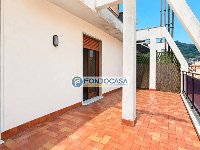 Appartamento trilocale in vendita in Via Massimo dAzeglio, Carrara