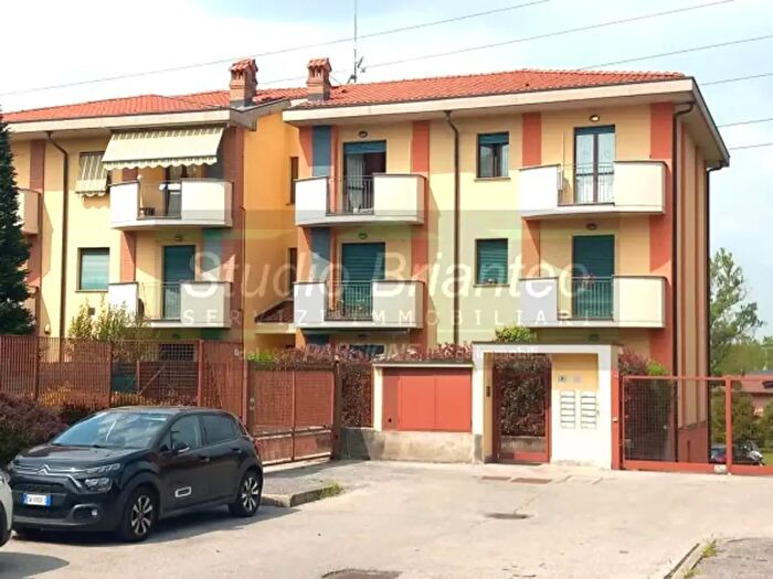 Appartamento bilocale in vendita in Via Don Giuseppe Mambretti, Veduggio Con Colzano