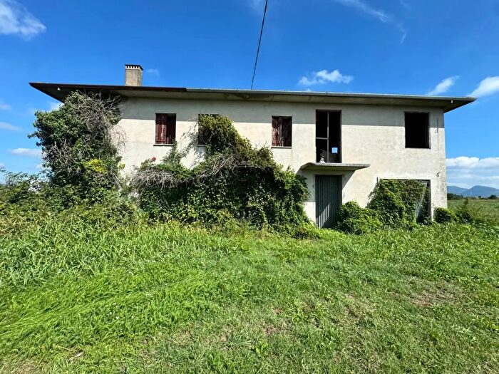 Casa trilocale in vendita in Via Roma, Agugliaro