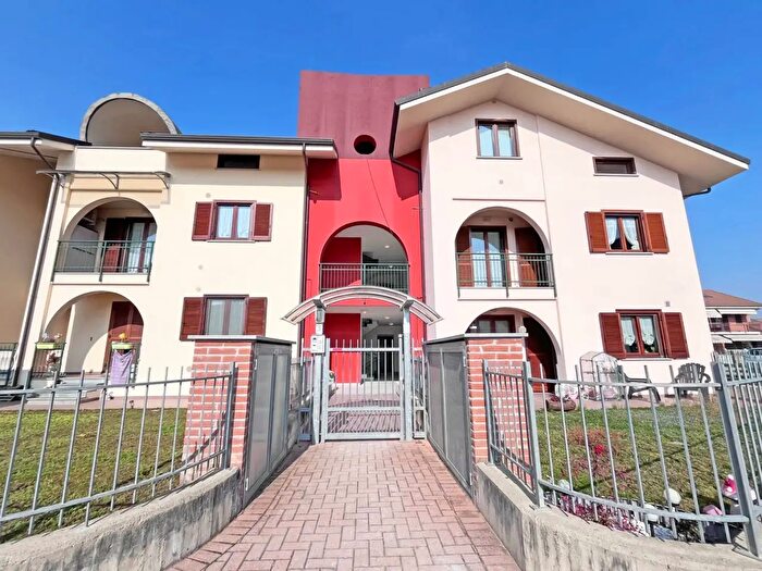 Appartamento trilocale in vendita in Via Umberto I °, Piscina