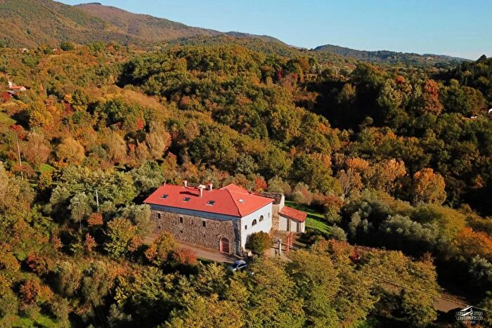 Casa con 14 locali in vendita in Pontremoli