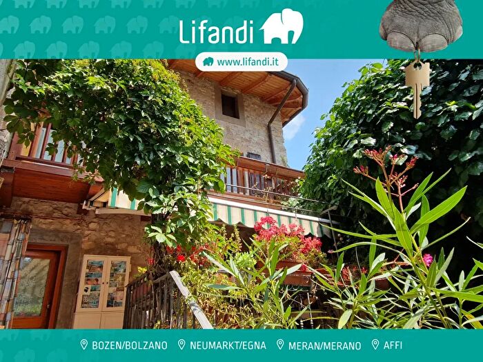 Casa con 6 locali in vendita in Tremosine