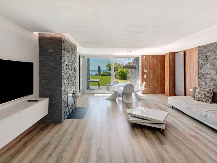 Casa quadrilocale in affitto in Via Costabella, Centro, Bardolino