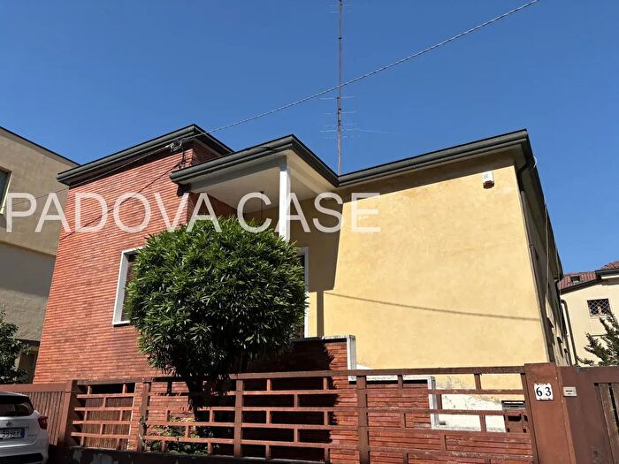 Casa con 5 locali in vendita in Via San Massimo, Padova