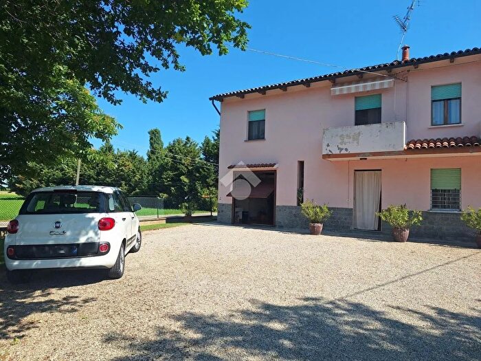 Appartamento trilocale in vendita in Via Comastri, Medicina