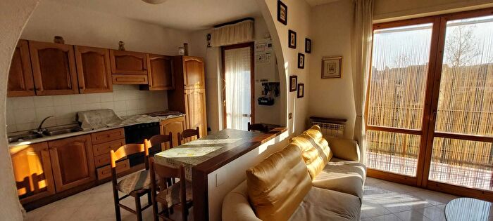 Appartamento con 6 locali in vendita in Via Barna, Asciano