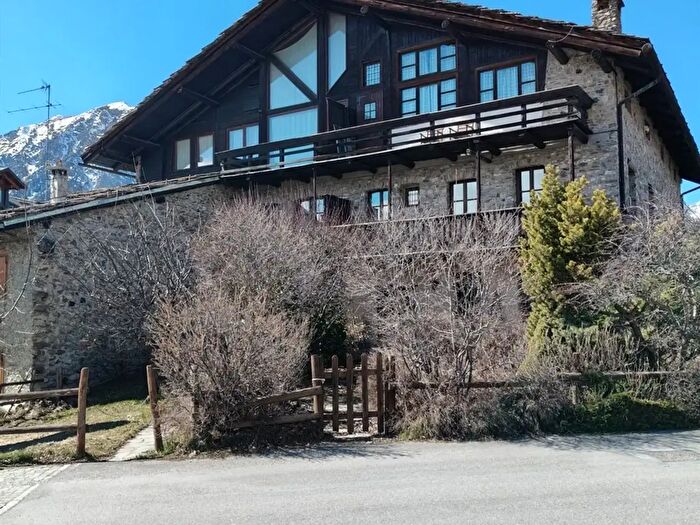 Appartamento con 5 locali in vendita in Strada Sansicario Borgo, Cesana Torinese