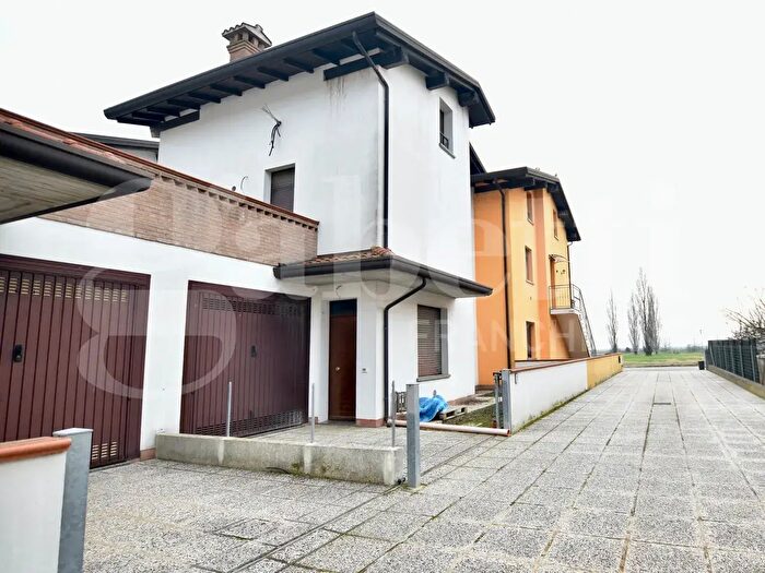 Casa con 5 locali in vendita in Via Pertini, Lagosanto