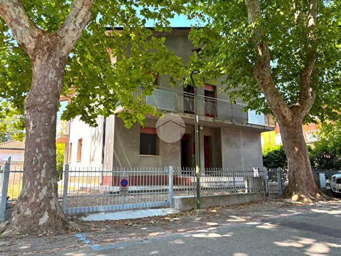 Casa con 10 locali in vendita in Viale Talete, Cesenatico