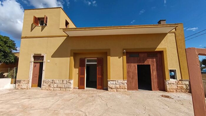 Casa quadrilocale in vendita in Monopoli