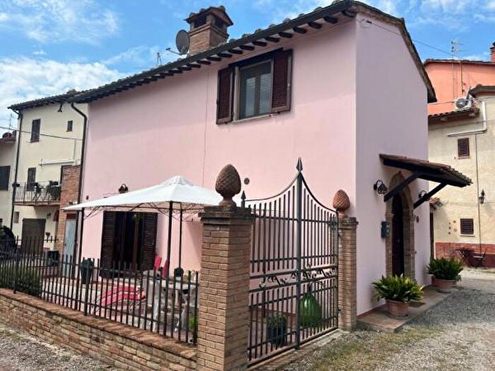 Casa quadrilocale in vendita in Via Nazionale, Castiglione Del Lago