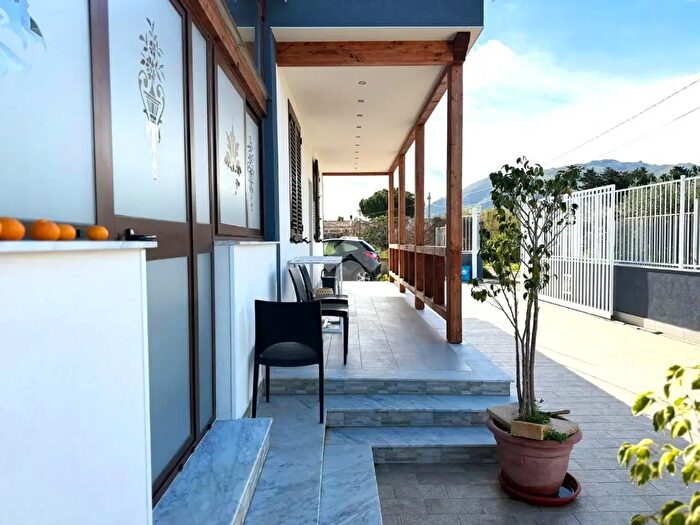 Casa trilocale in vendita in Via Parini, Ficarazzi