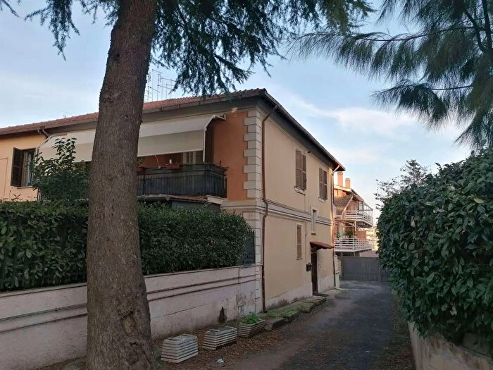 Appartamento trilocale in vendita in Via dell'Assunzione, Roma