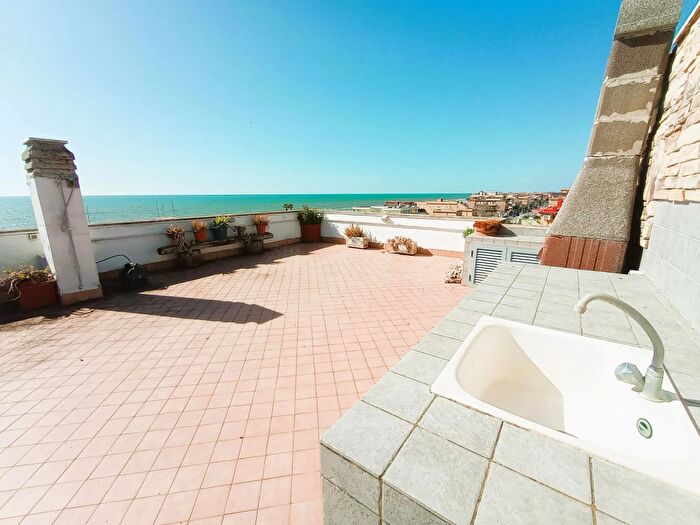 Appartamento trilocale in vendita in Viale Spagna, Pomezia