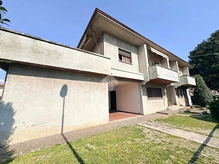 Casa con 5 locali in vendita in Via M Polo, Creazzo