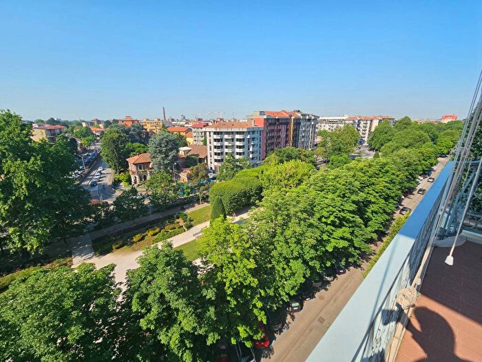 Appartamento quadrilocale in affitto in Viale Novembre, Centro Storico, Lodi