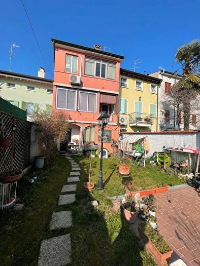 Casa con 5 locali in vendita in Mantova