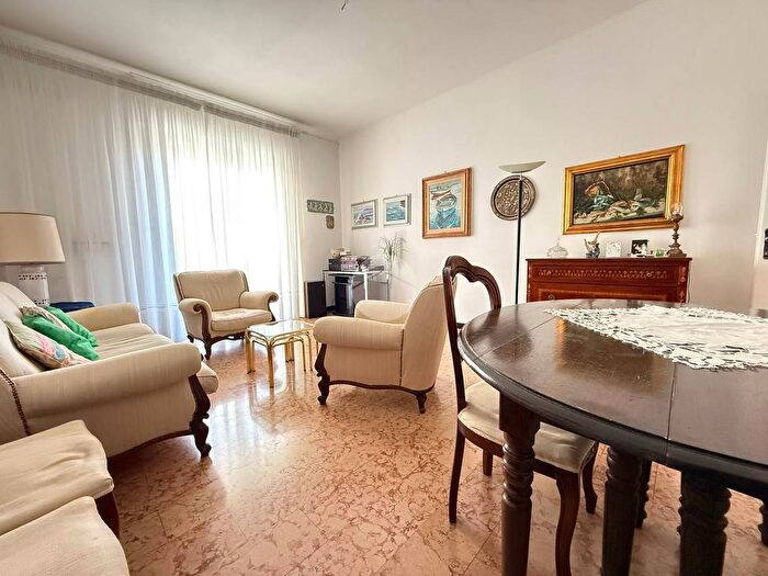 Appartamento con 6 locali in vendita in Via Canevari, Genova