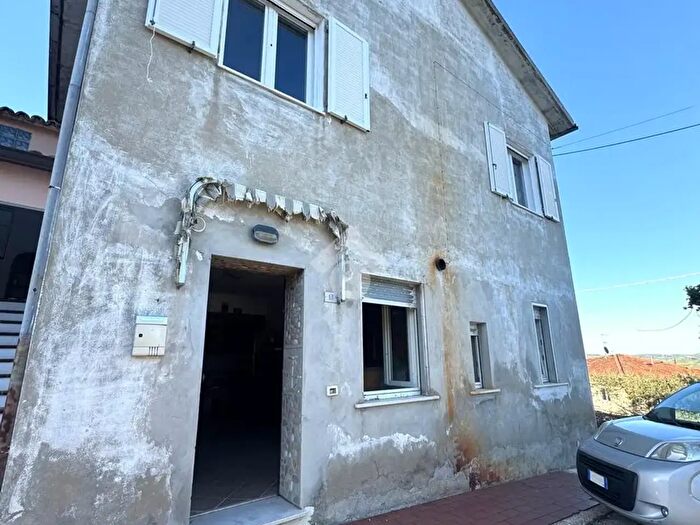 Appartamento trilocale in vendita in Via Spazzaforno, Montegridolfo