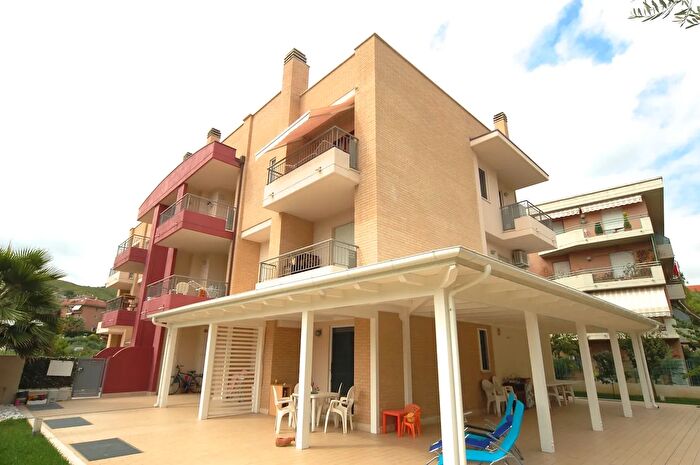 Appartamento con 5 locali in vendita in Via Luciano Manara, San Benedetto Del Tronto