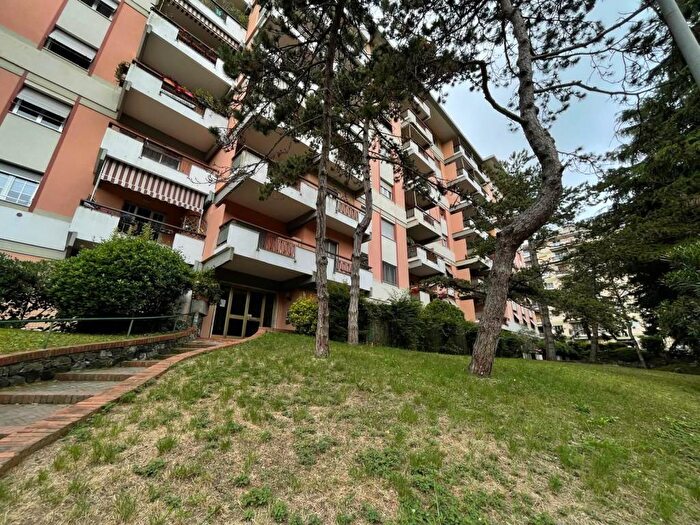 Appartamento con 5 locali in affitto in Via Emilio Salgari, Pegli, Genova