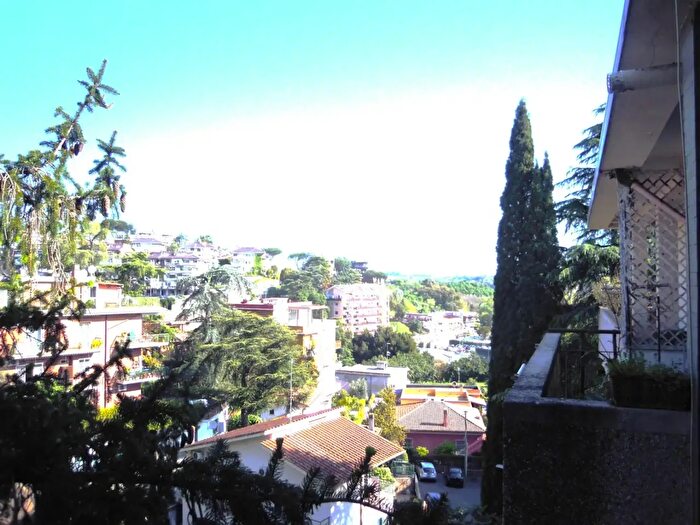 Appartamento quadrilocale in vendita in Via Santa Giovanna Elisabetta, Roma