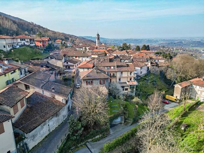 Casa con 6 locali in vendita in Via Vittorio Emanuele Galbiate, Galbiate