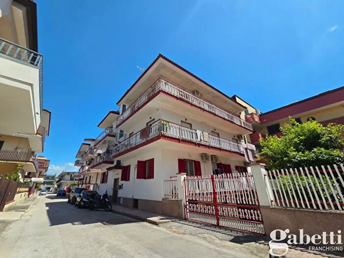 Appartamento quadrilocale in vendita in Traversa Firenze, Castello Di Cisterna