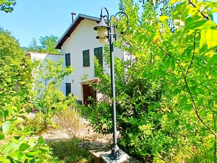 Casa con 8 locali in vendita in Localita'nbsp Cabroni, Millesimo