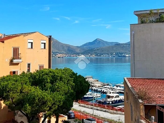 Casa con 10 locali in affitto in Via Regina Maria Sofia, Gaeta