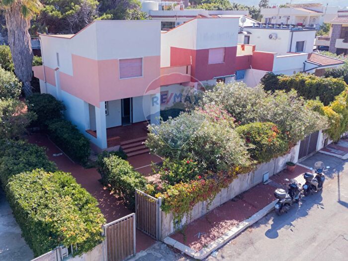 Casa con 5 locali in vendita in Viale Giacomo Matteotti, Isola Delle Femmine