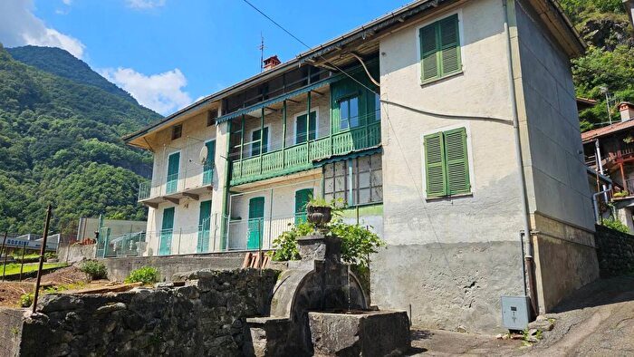 Casa con 8 locali in vendita in Regione Scopelle Varallo Vercelli, Varallo