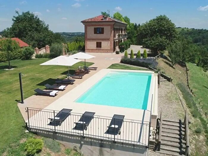 Casa con 15 locali in vendita in Asti