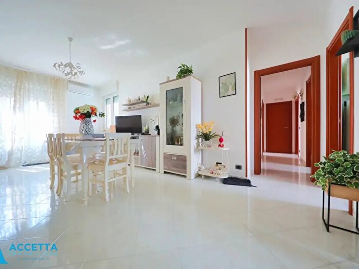 Appartamento quadrilocale in vendita in Via Giovanni Borraccino, Taranto