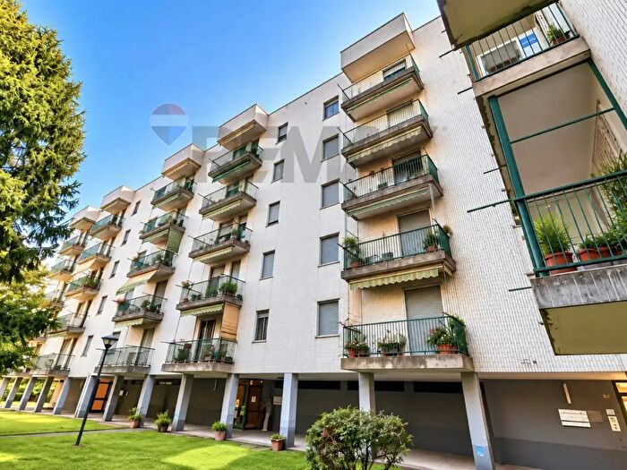 Appartamento trilocale in vendita in Via Lombardia, Lacchiarella