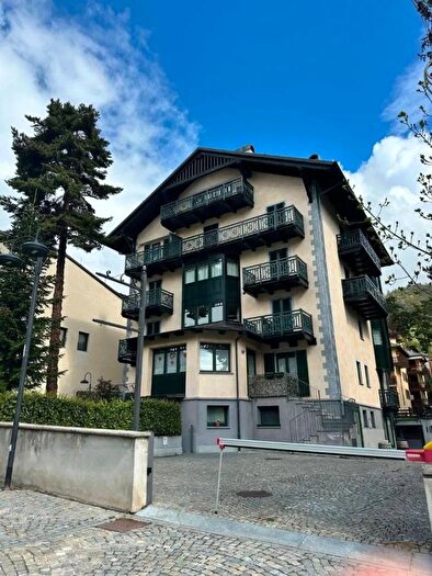 Appartamento con 6 locali in vendita in Via Giuseppe Francesco Medail Bardonecchia, Bardonecchia