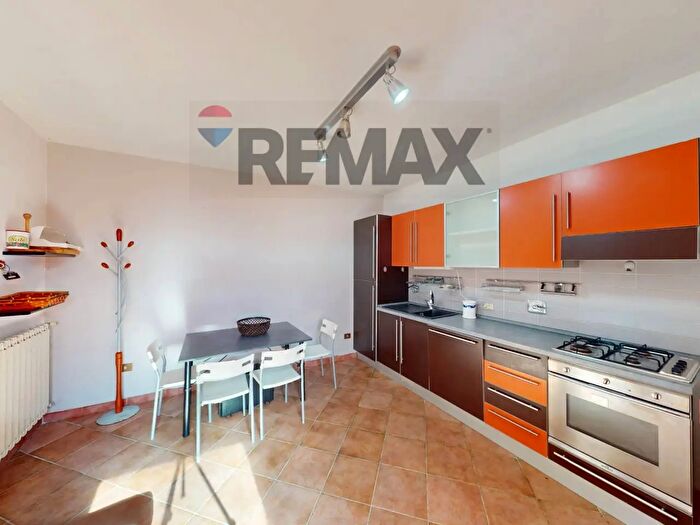 Casa con 5 locali in vendita in Valtopina