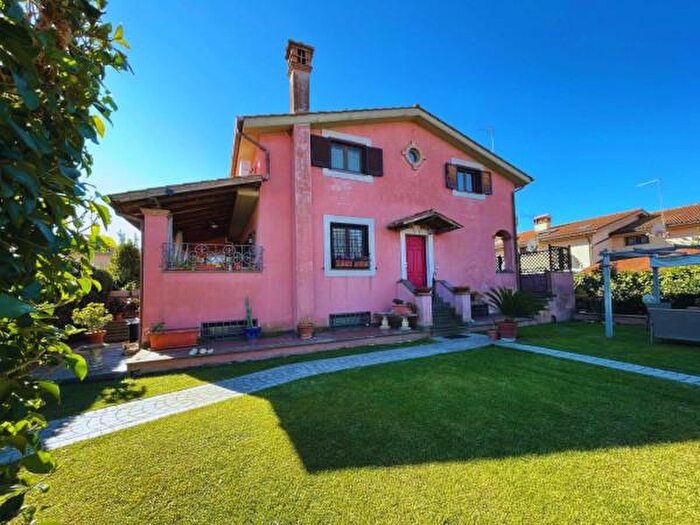 Casa quadrilocale in vendita in Via Claudio, Anguillara Sabazia