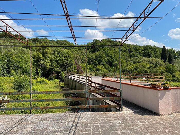 Casa con 10 locali in vendita in Vicopisano