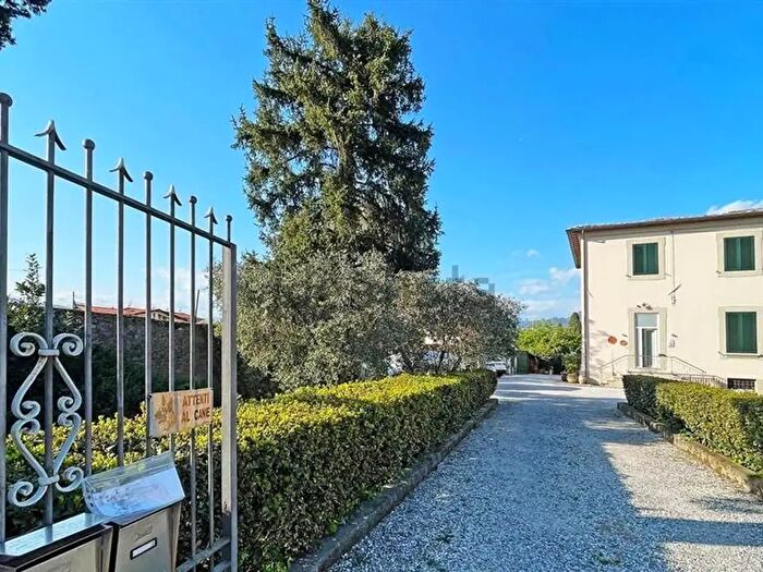 Casa con 7 locali in vendita in Via dei Capannoresi, Lucca