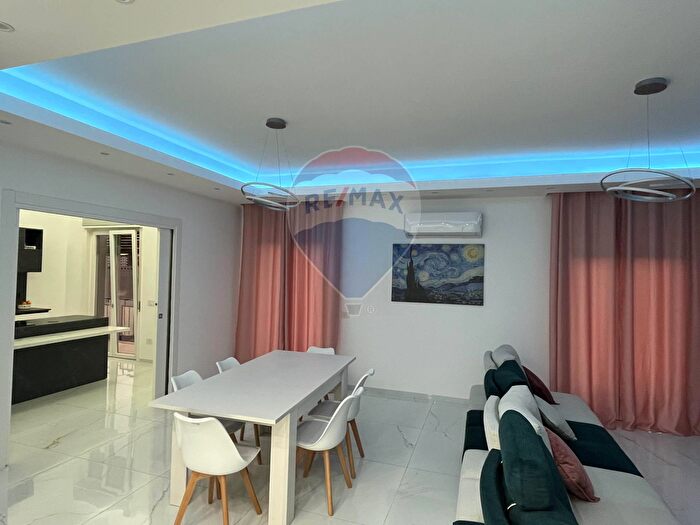 Appartamento con 5 locali in vendita in Via Paternò, Siracusa