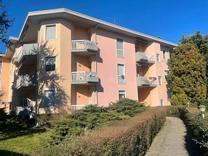 Appartamento trilocale in vendita in Via Valle Bresciana, Brescia