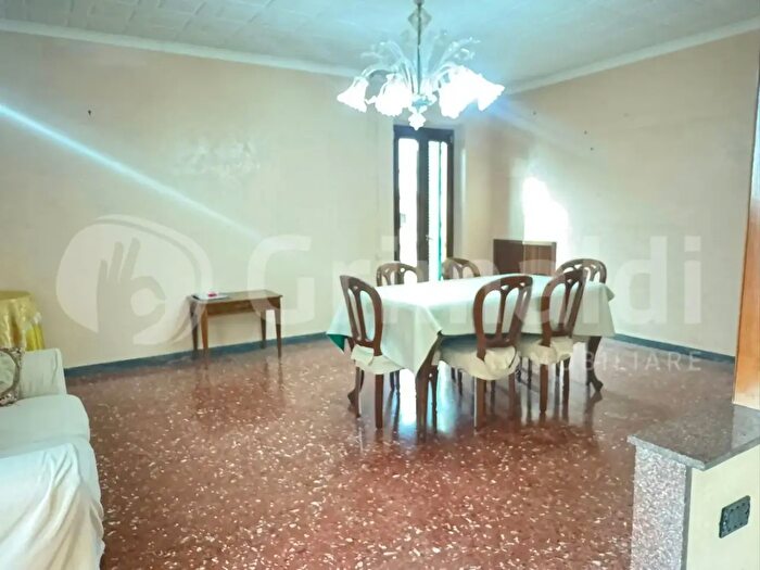 Appartamento quadrilocale in vendita in Via dei Rangoni, Roma