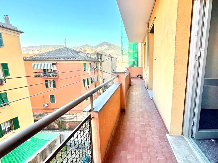 Appartamento quadrilocale in vendita in Via Alfredo Catalani, Genova