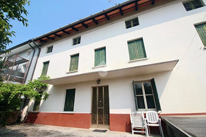 Casa con 8 locali in vendita in Via Riccardo di Giusto, Udine
