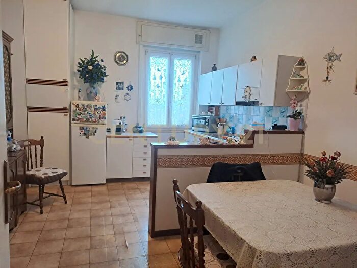 Appartamento con 5 locali in vendita in Via Ugo Foscolo b, Verona